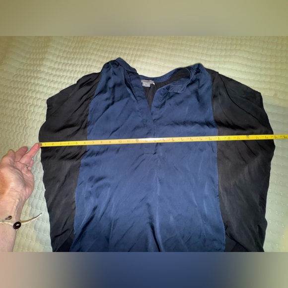 VINCE ($345) navy and black Pleated 100% Silk Popover Hi Lo Blouse Top Size S - Picture 3 of 10
